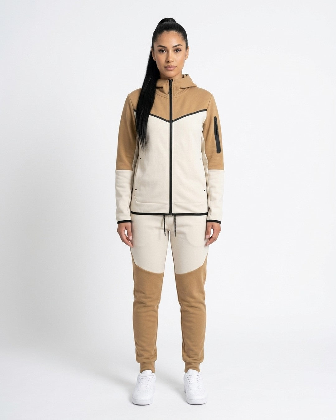 Conjunto De Felpa · modelo:02-modelo-mujer-beige-blanco