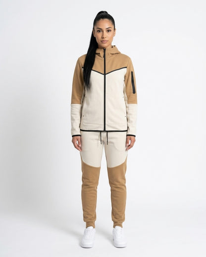 Conjunto De Felpa · modelo:02-modelo-mujer-beige-blanco