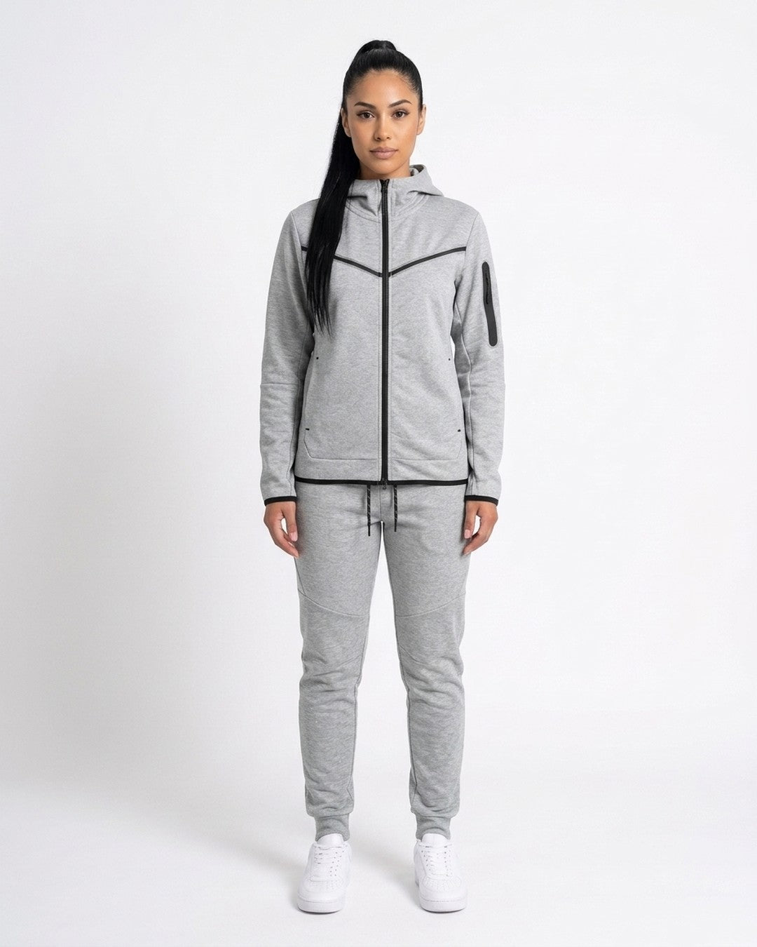 Conjunto De Felpa · modelo:03-modelo-mujer-gris-claro