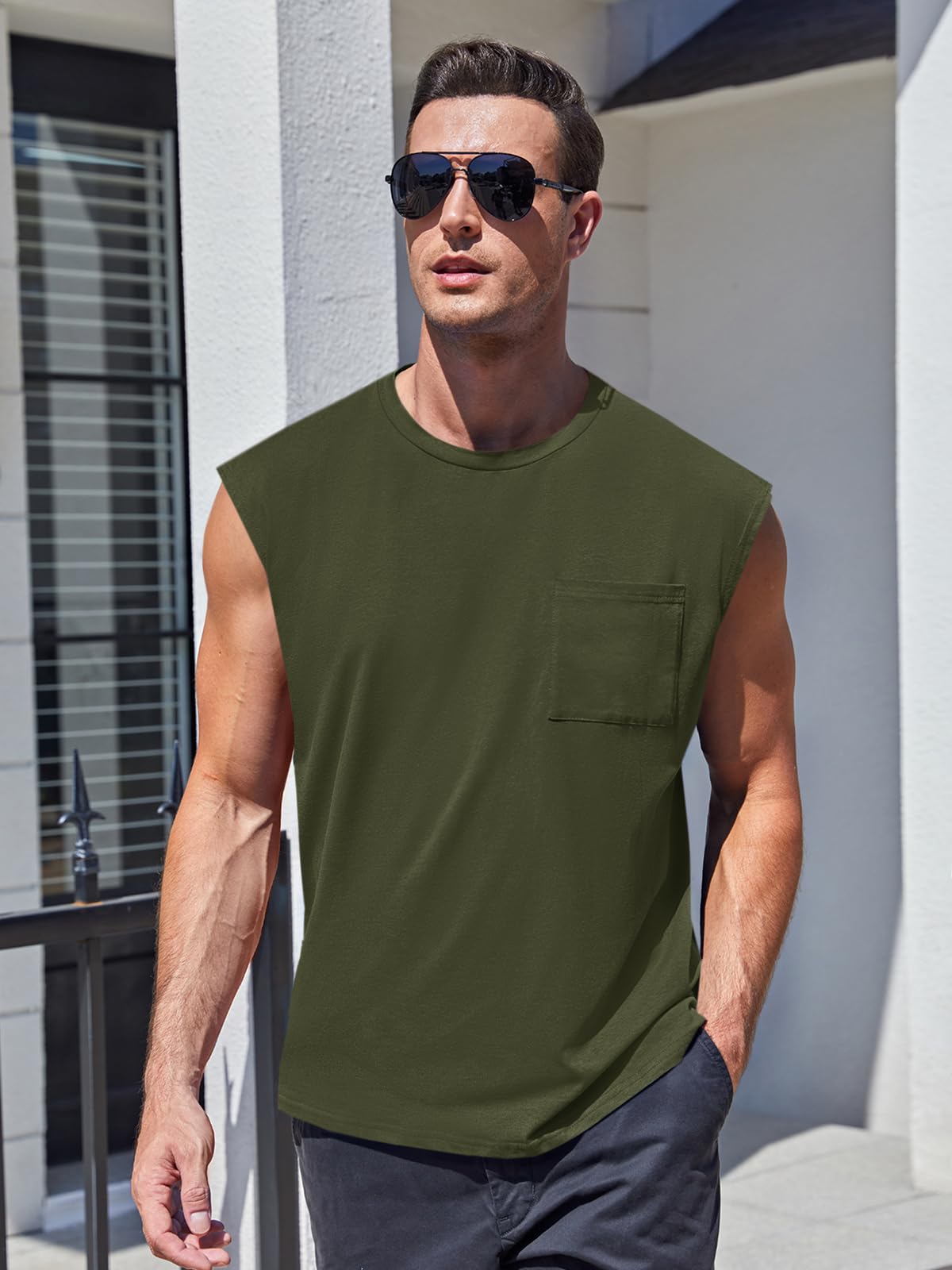 Camiseta Sin Mangas · Corte Cuadrado Con Bolsillo · modelo:verde-olivo