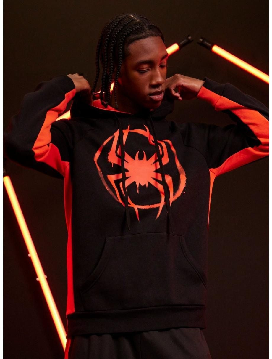 Sudadera De Superhéroes · Logo Grande · modelo:spiderman-miles-negro-modelo-02